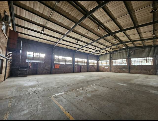 1,880M² WAREHOUSE TO LET IN MEADOWDALE